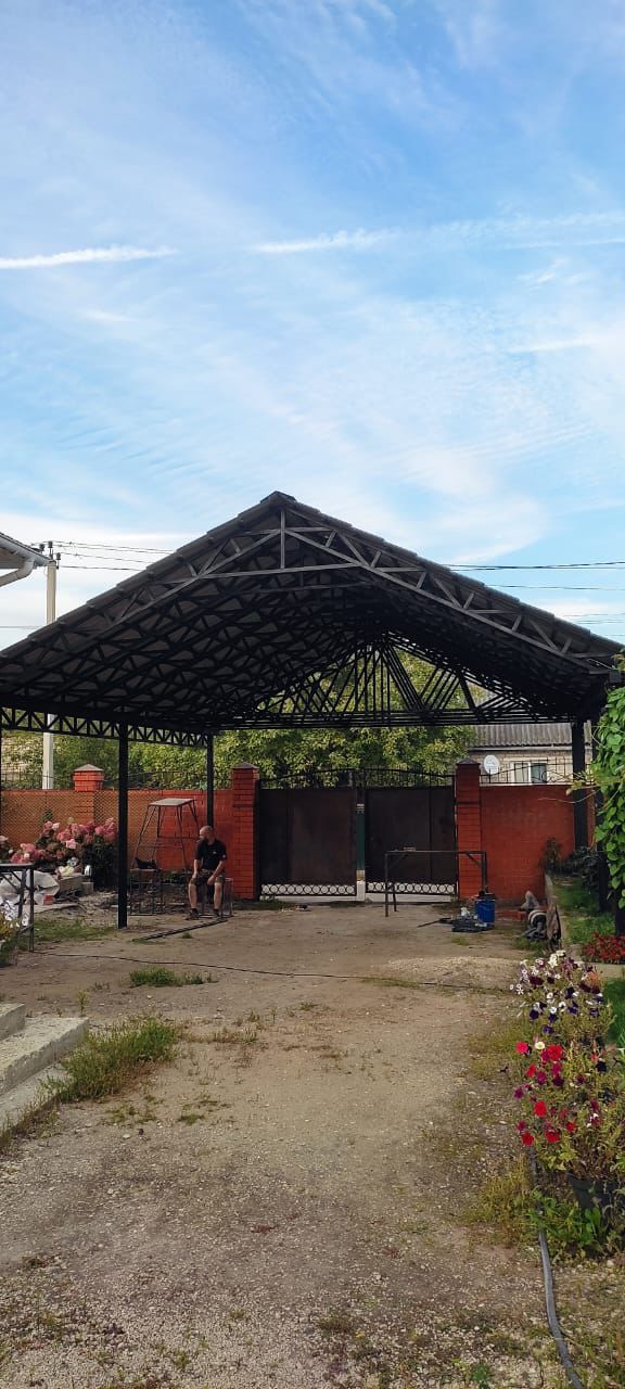 Как выбрать автонавес для семьи с двумя машинами и разным режимом выезда в Истре